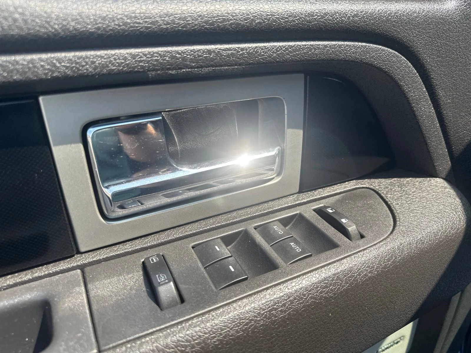 Used 2012 Blue Ford XL image 17