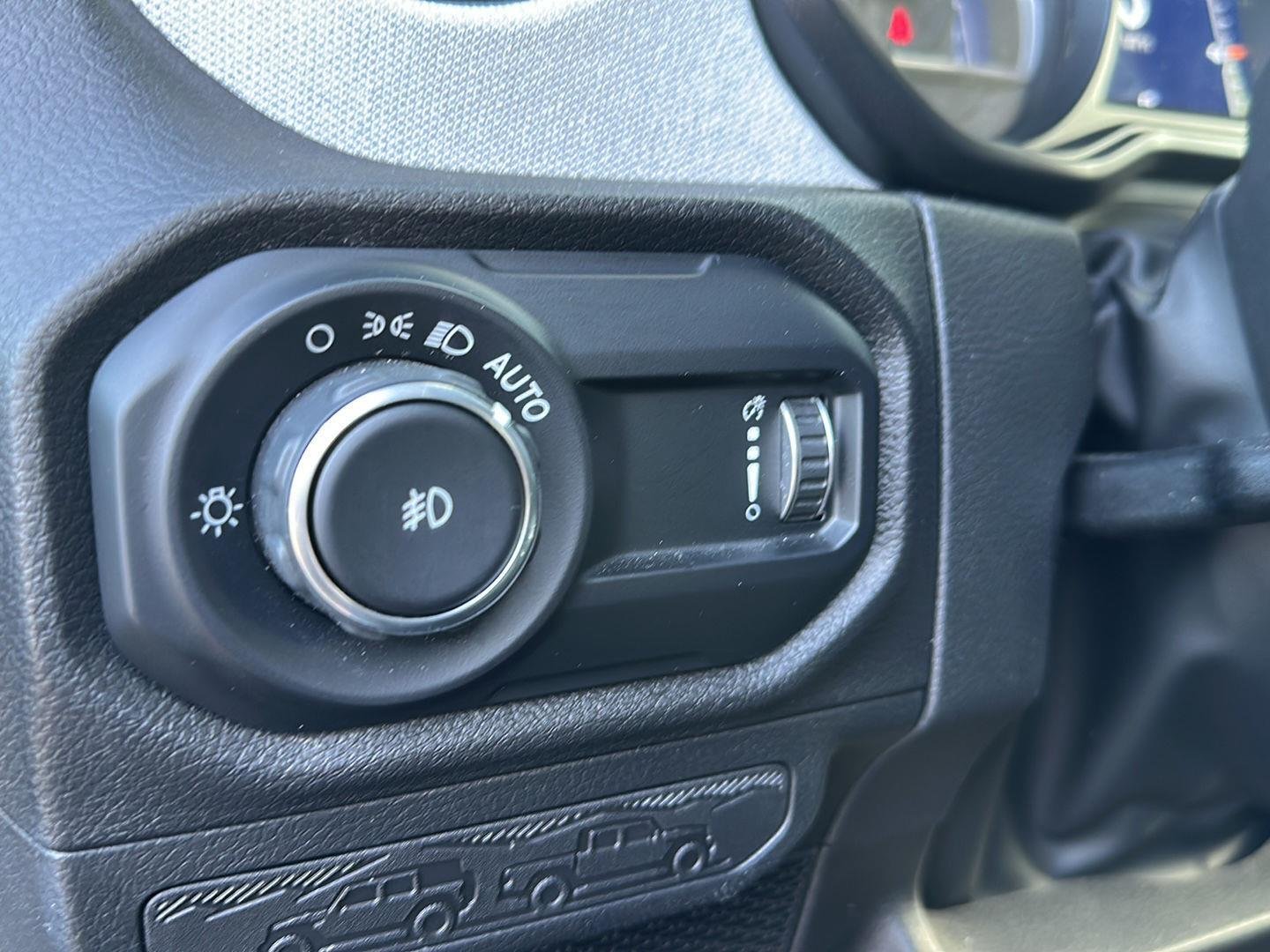 Used 2025 Anvil Clearcoat Jeep Sport S image 13