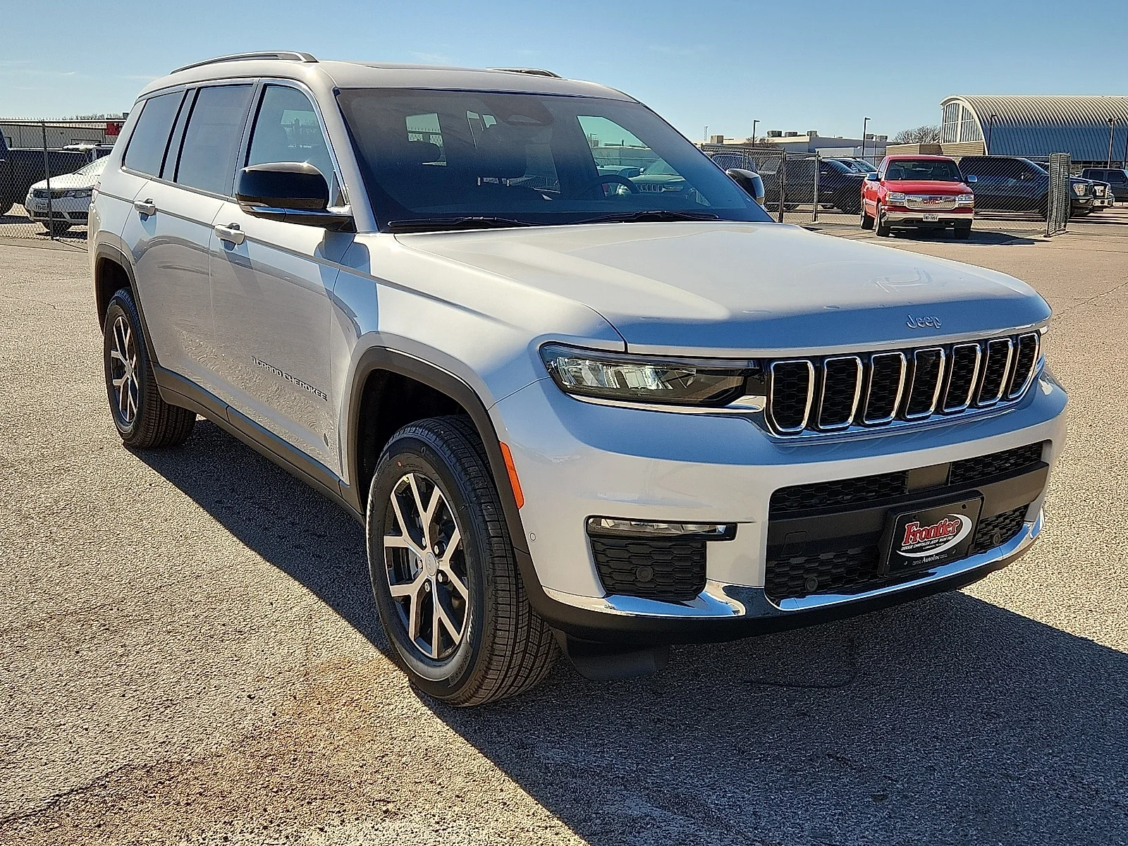 New 2025 Silver Zynith  Paint Jeep L LIMITED 4X4 image 6