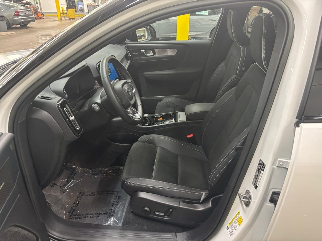Certified Used 2023 Crystal White Volvo Ultimate image 10