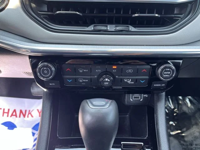 Used 2024 Silver Jeep Limited image 18