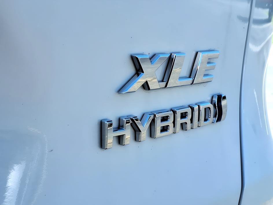 Used 2022 Blizzard Pearl Toyota Hybrid XLE Premium image 12