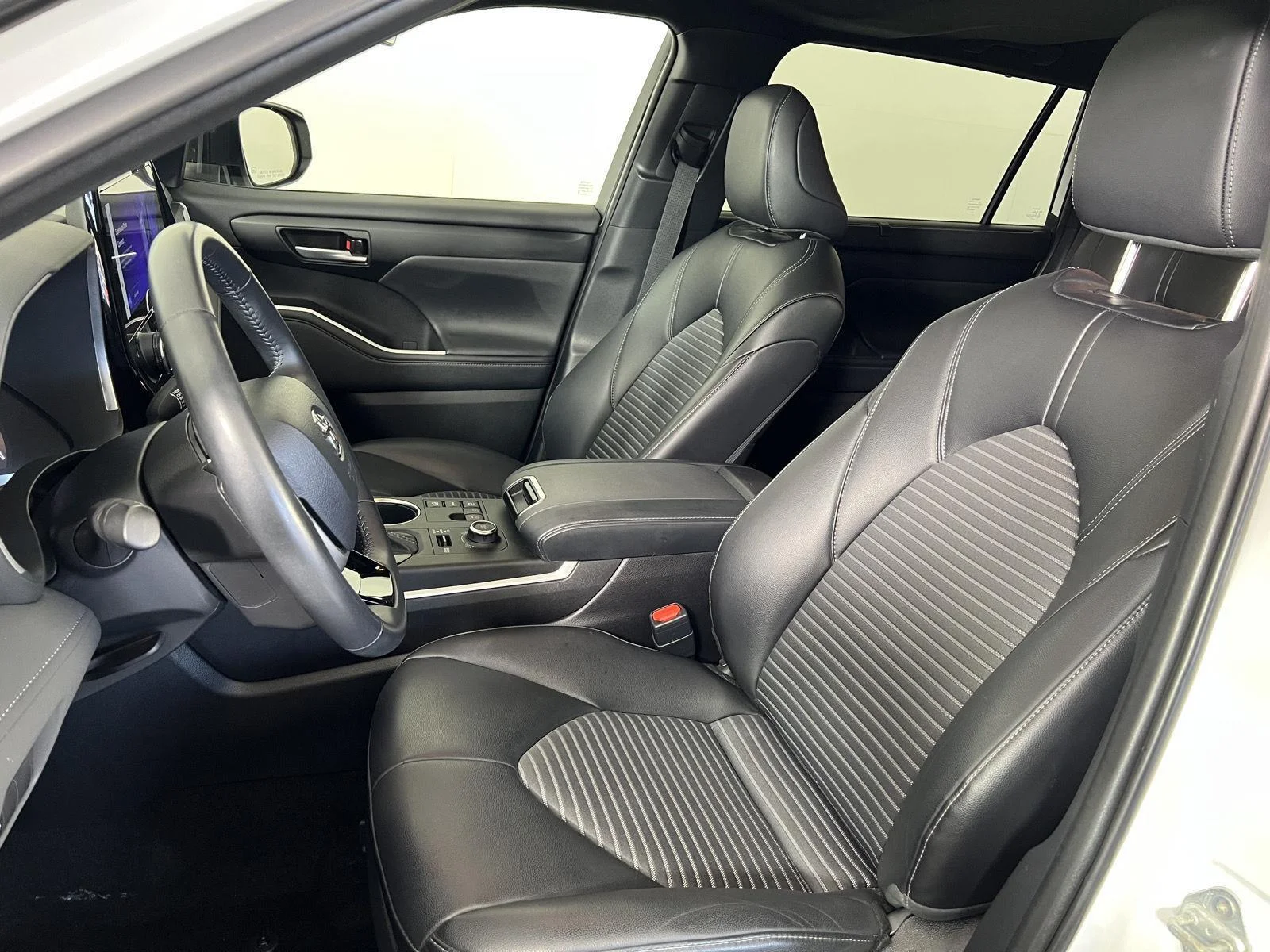 Used 2024 Wind Chill Pearl Toyota XSE image 11