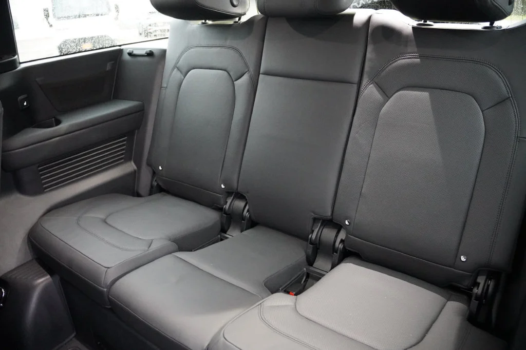 Used 2023  Land Rover SE image 20