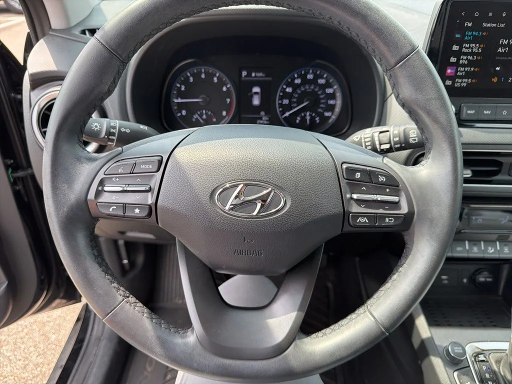 Used 2023 Black Hyundai SEL image 17