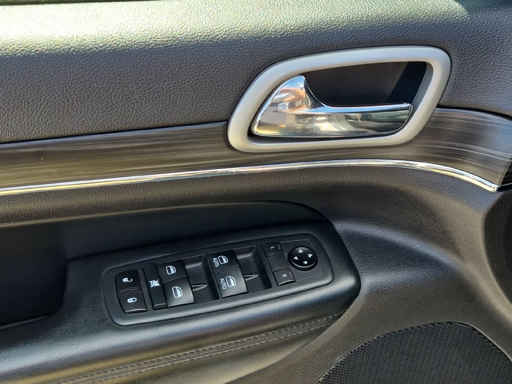 Used 2020 Gray Jeep Limited image 11