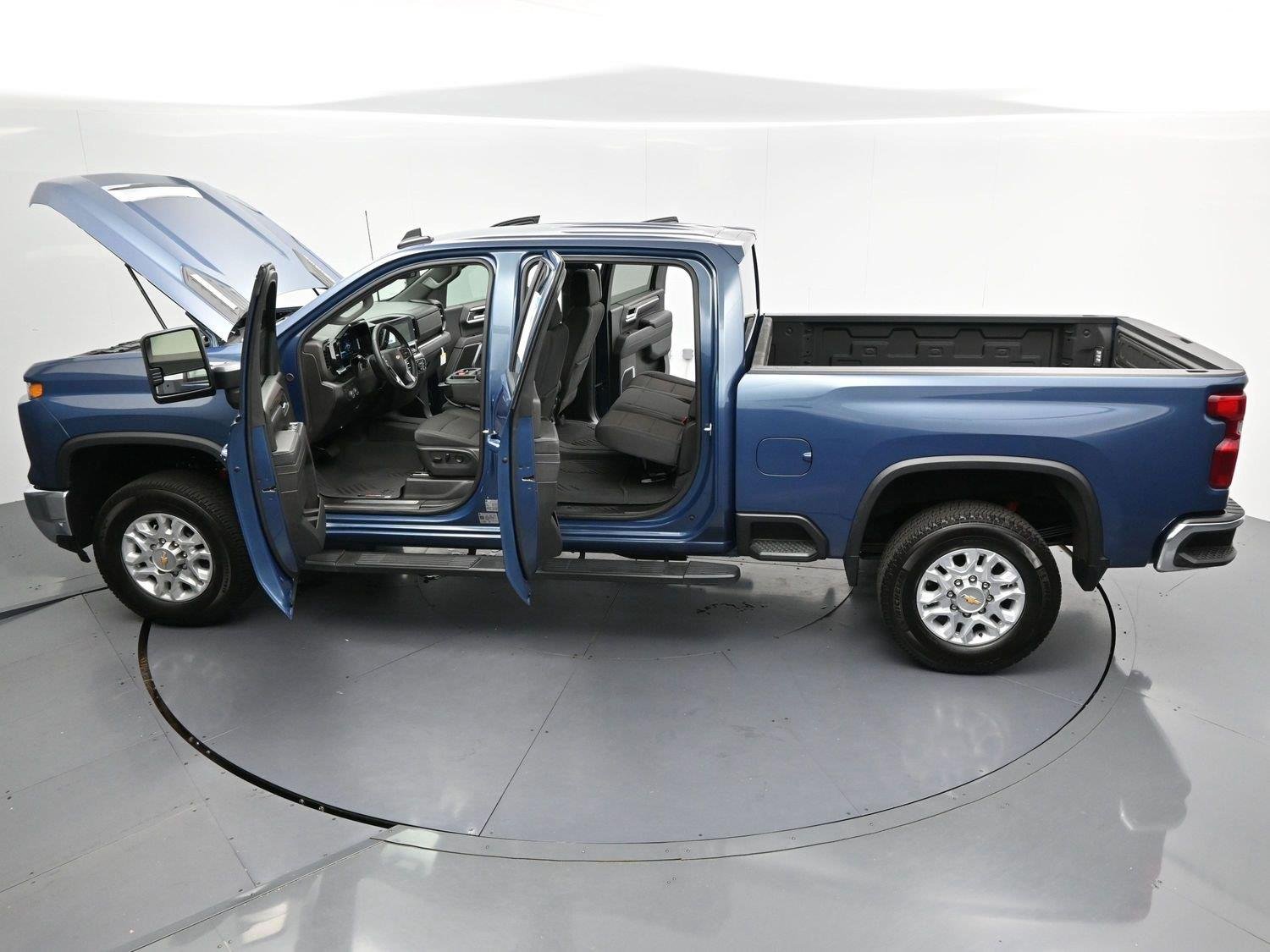 Used 2026 Lakeshore Blue Metallic Chevrolet LT image 41
