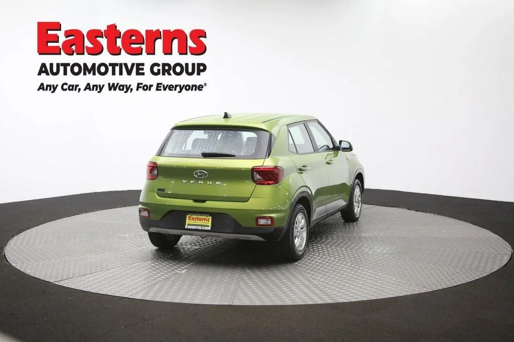 Used 2022 Green Hyundai SE image 41
