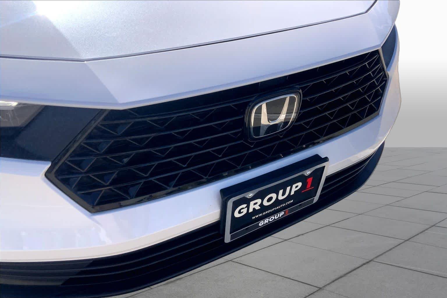 Used 2026 Platinum White Pearl Honda LX image 28