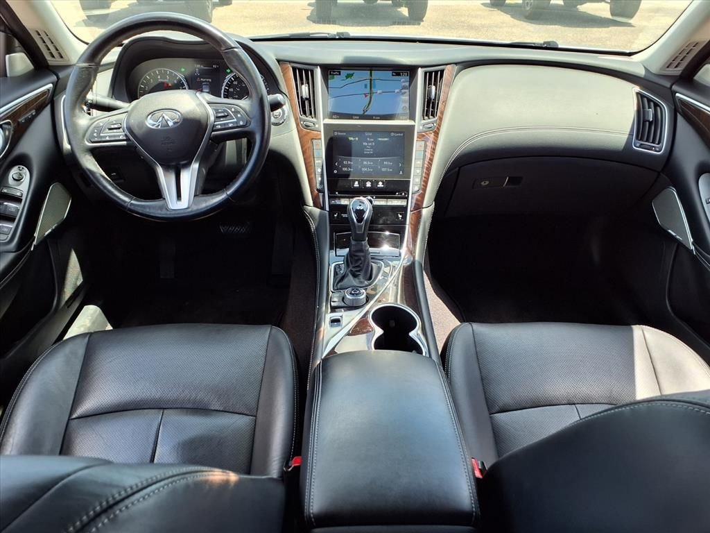 Used 2018 Silver INFINITI 3.0t LUXE image 13