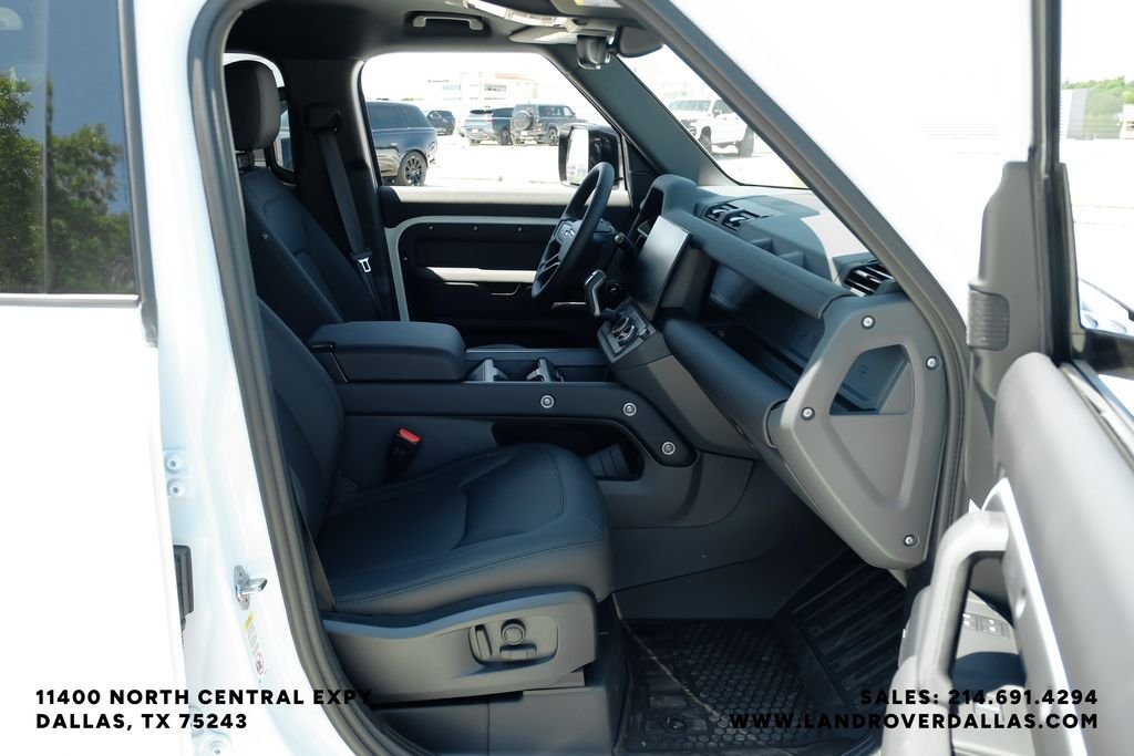 New 2026 Fuji White Land Rover X-Dynamic SE image 37