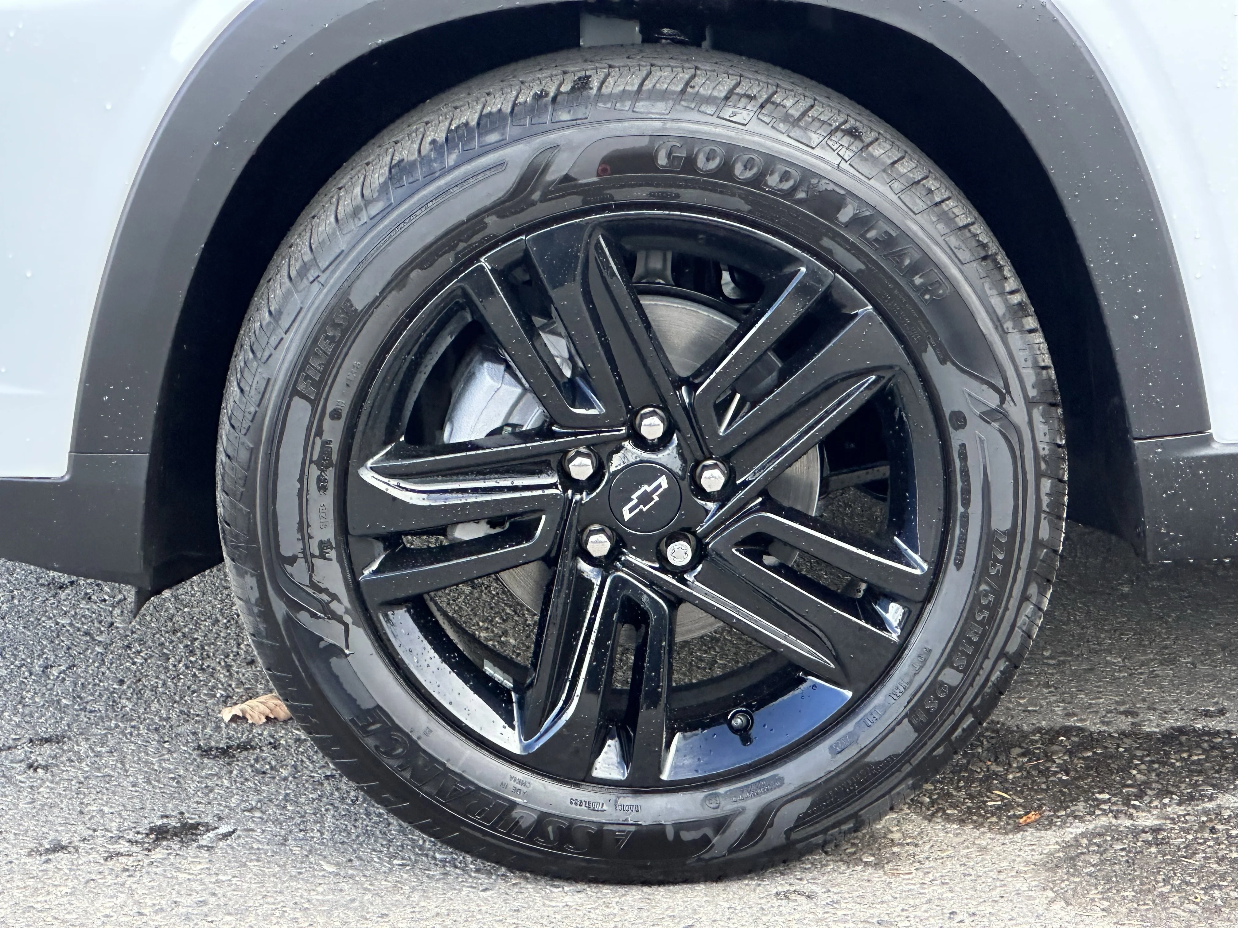 New 2026 Summit White Chevrolet ACTIV image 8