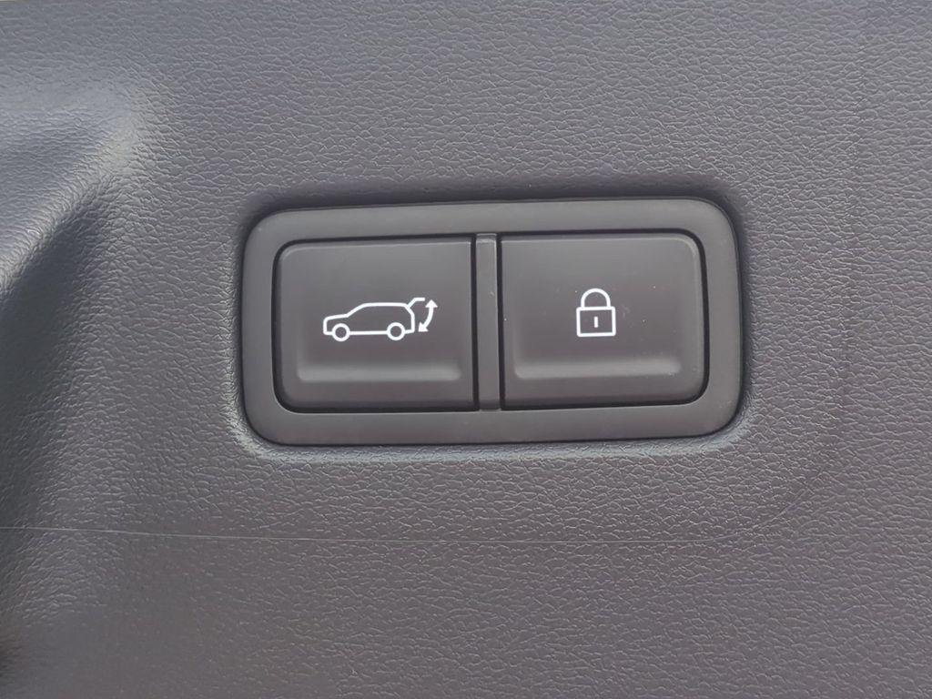 New 2027 Black Hyundai SE FWD image 15