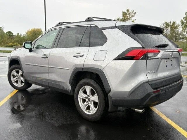 Used 2021 Silver Sky Metallic Toyota XLE image 11
