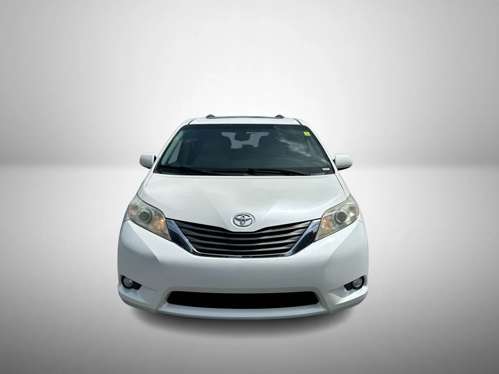 Used 2017 White Toyota XLE image 7