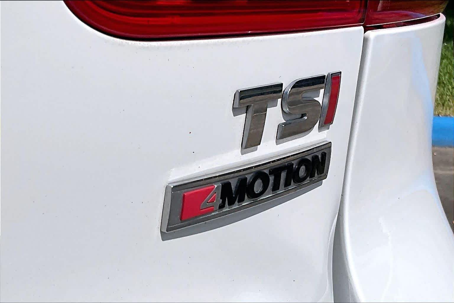 Used 2018 Pure White Volkswagen  image 9