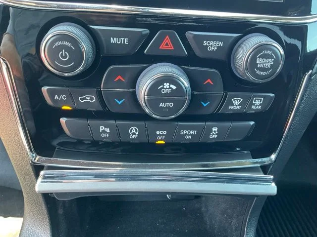 Used 2019 White Jeep Altitude image 19
