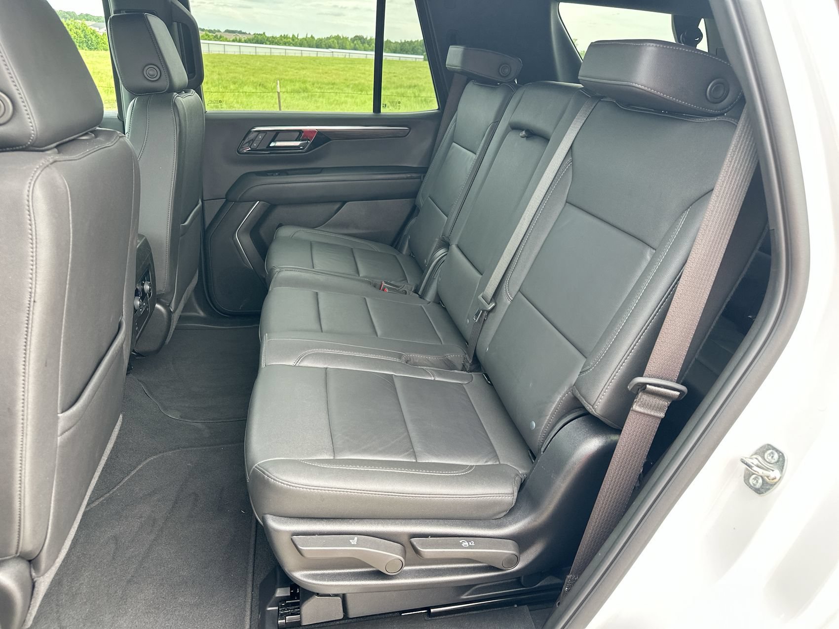 Used 2025 Summit White Chevrolet LT image 22