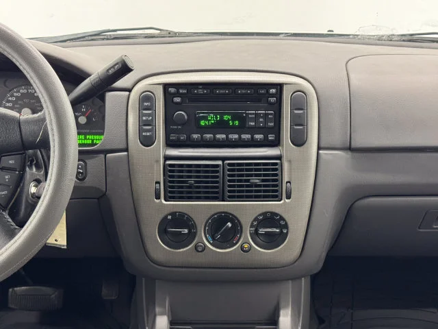 Used 2005 Silver Birch Clearcoat Metallic Ford XLT image 4