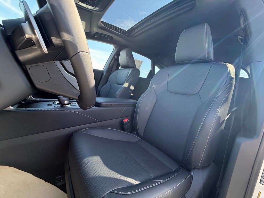 New 2026 Eminent White Pearl Lexus PREMIUM PLUS image 13