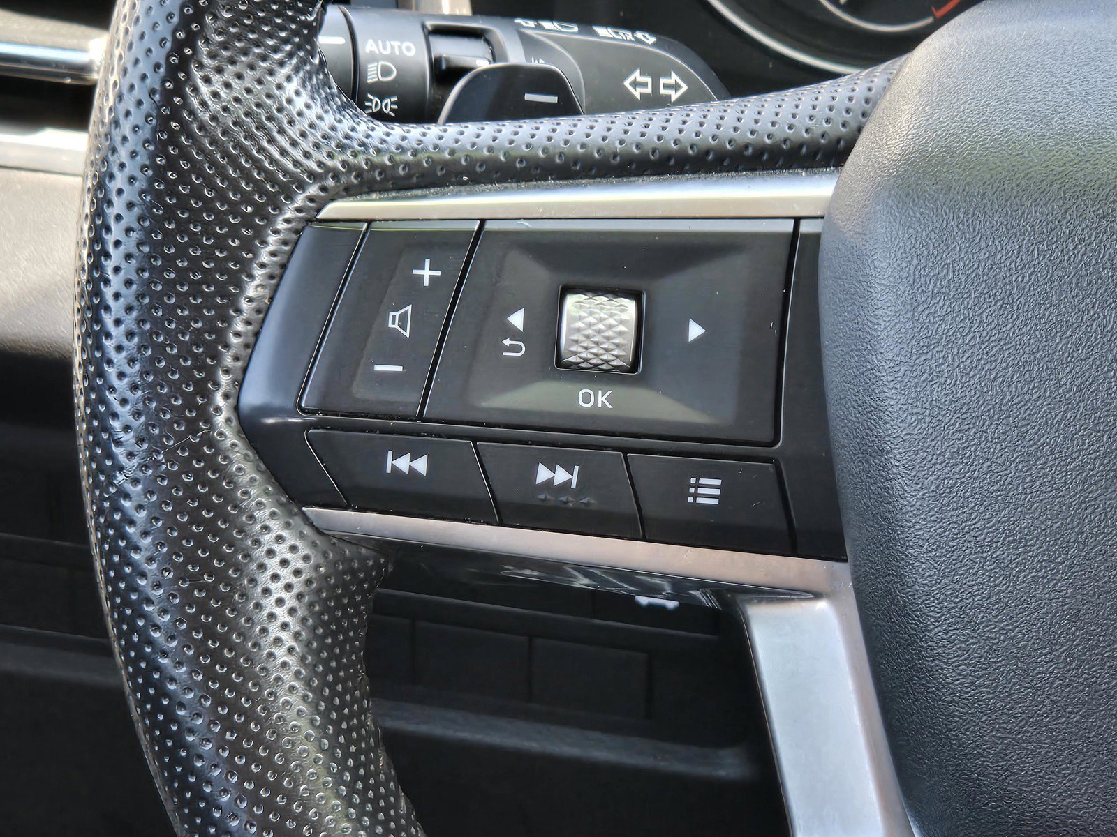 Used 2024 Black Mitsubishi  image 15
