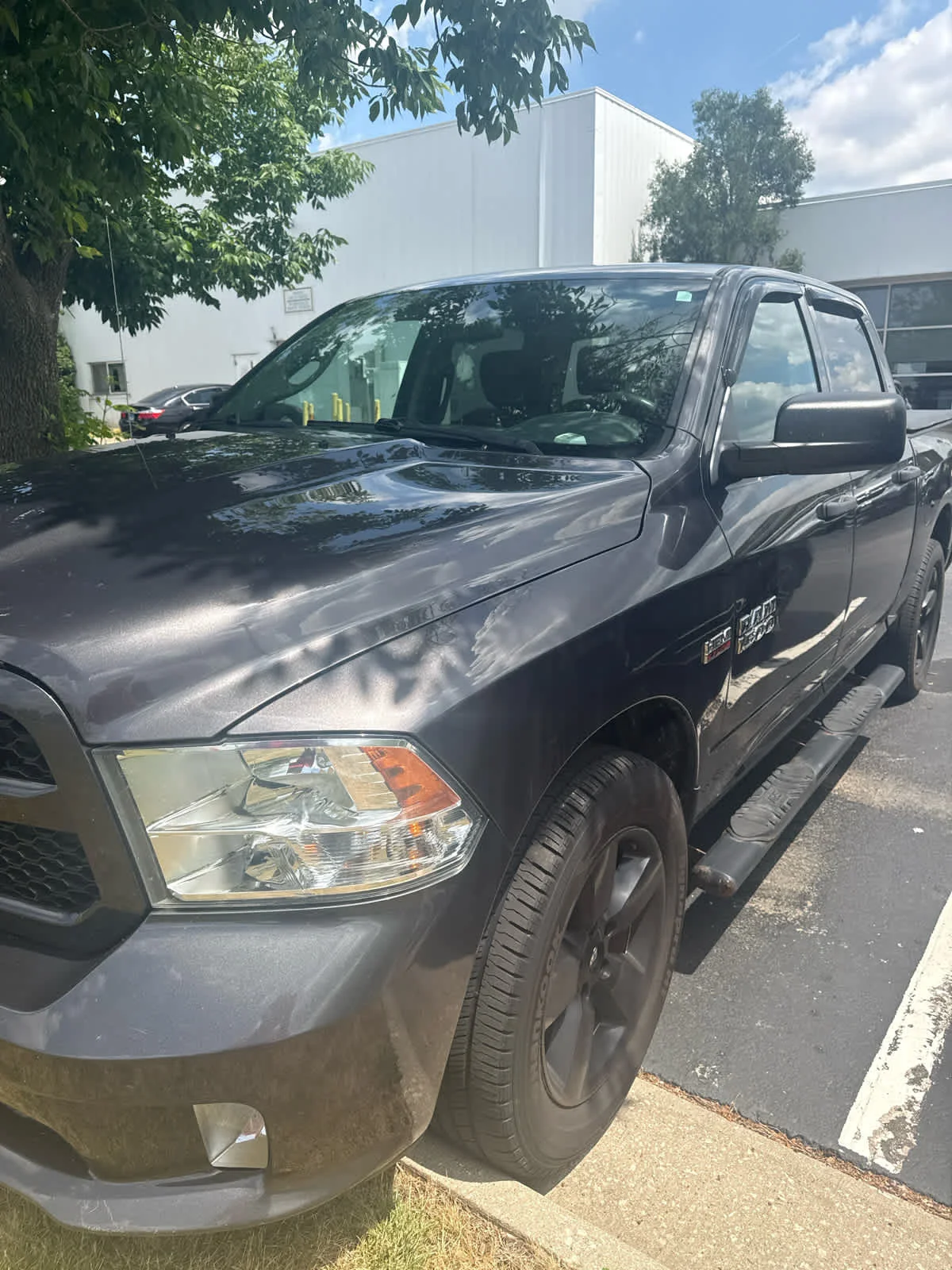 2015 RAM 1500 Express 4x4 Crew Cab's photo