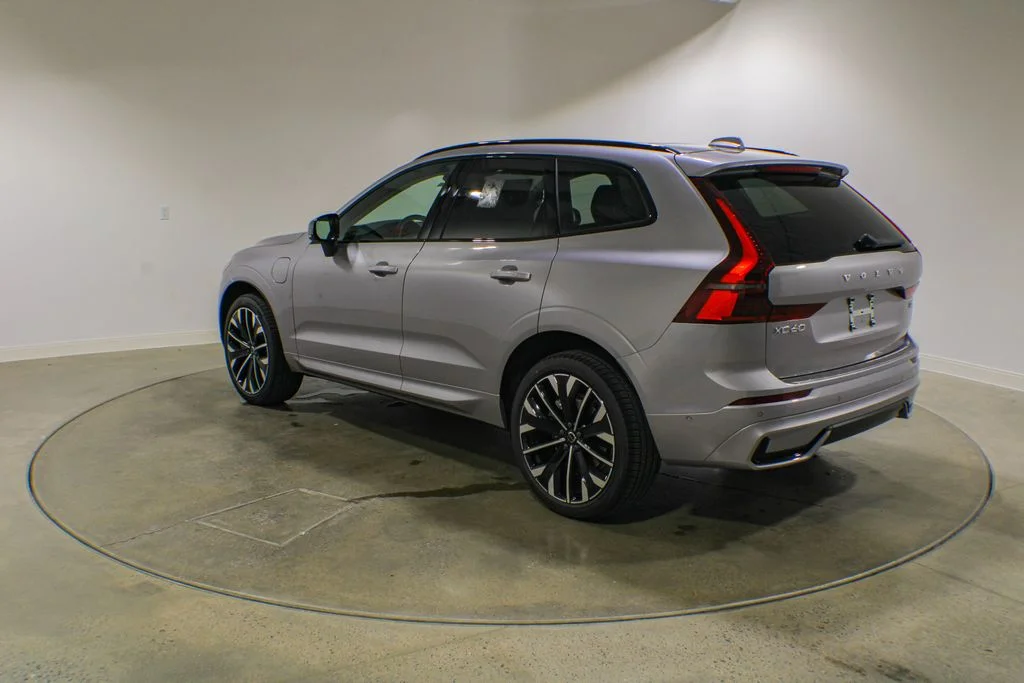 New 2026 Aurora Blue Volvo T8 Ultra image 3