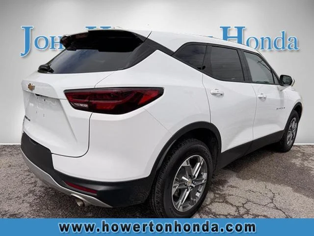 Used 2025 White Chevrolet LT image 4