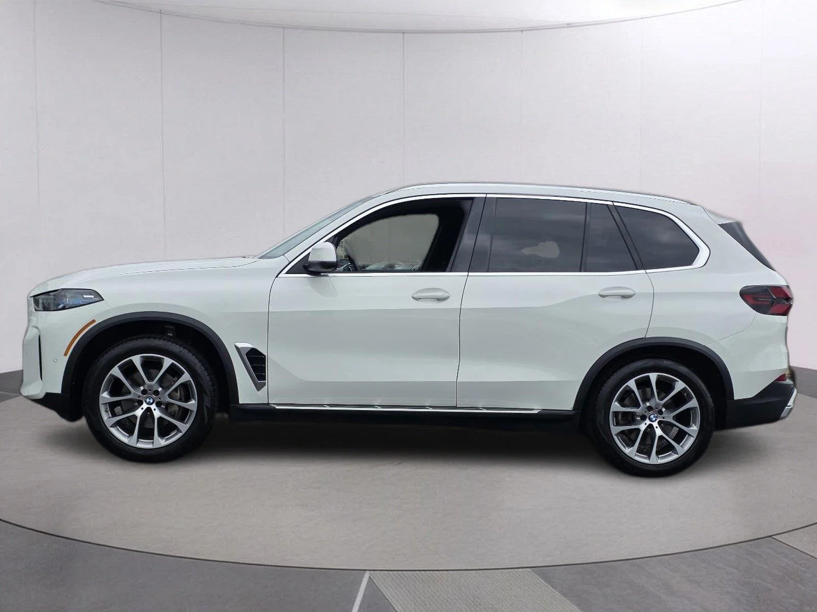 Used 2026  BMW sDrive40i image 8