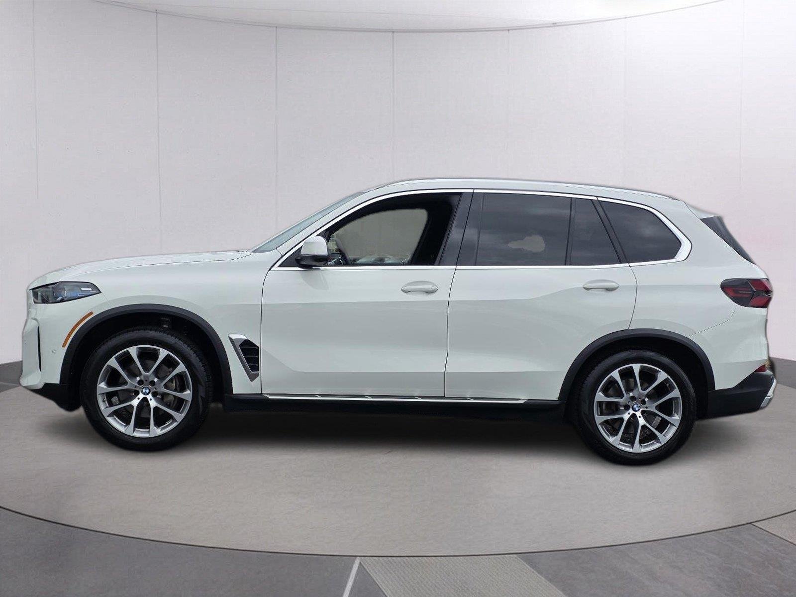 Used 2026  BMW sDrive40i image 8