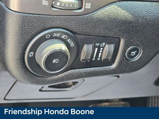Used 2021 Blue Jeep Latitude Lux image 8