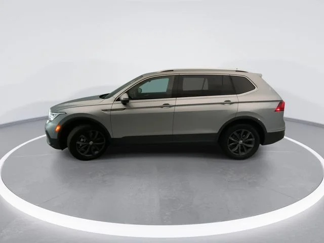 Used 2022 Gray Volkswagen 2.0T SE image 3