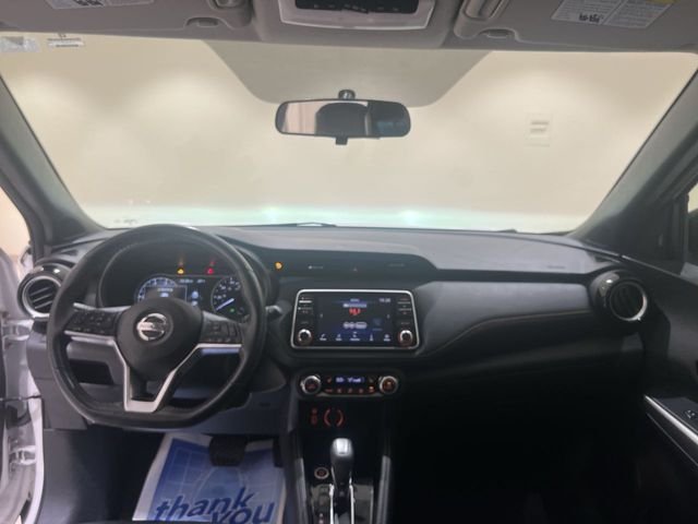 Used 2019 White Nissan SR image 18