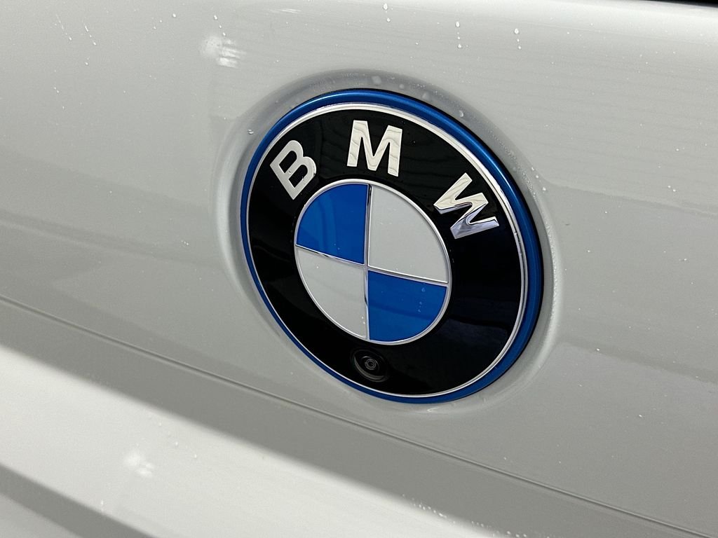2025 BMW 7 Series 750e - Photo 22
