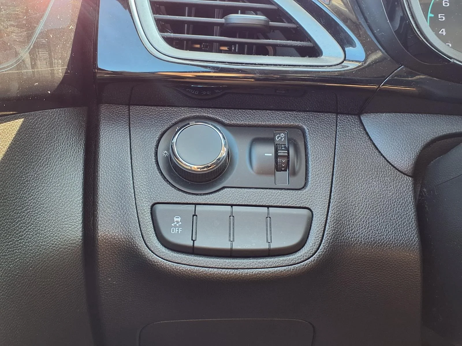 Used 2021 Silver Ice Chevrolet 1LT image 14