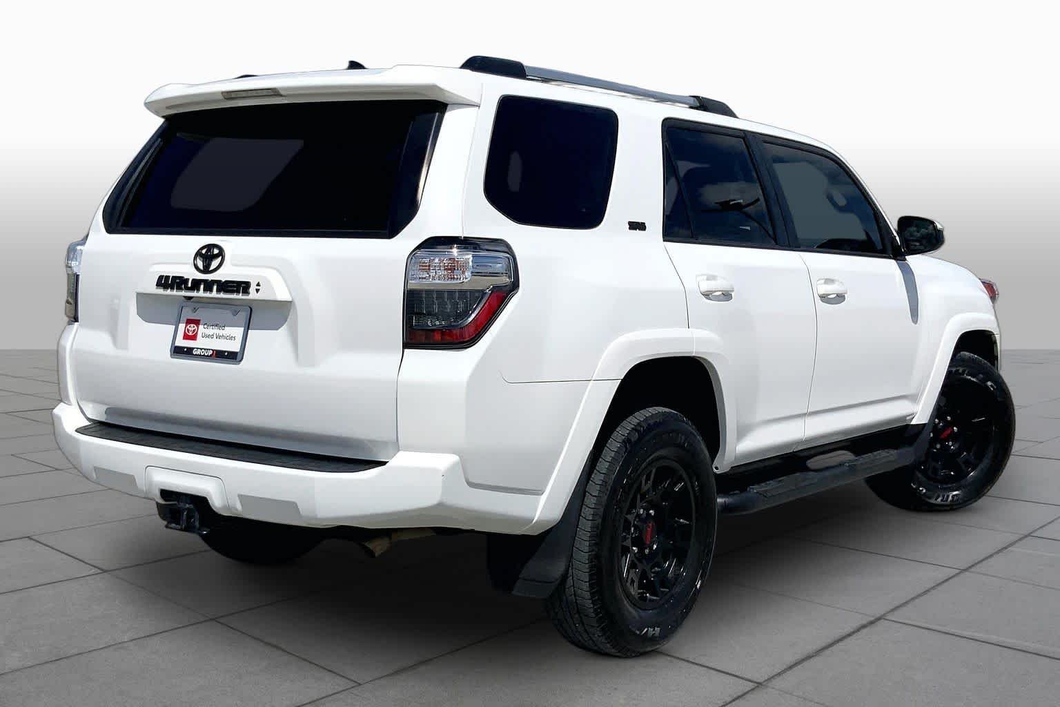 Used 2022 White Toyota SR5 image 13