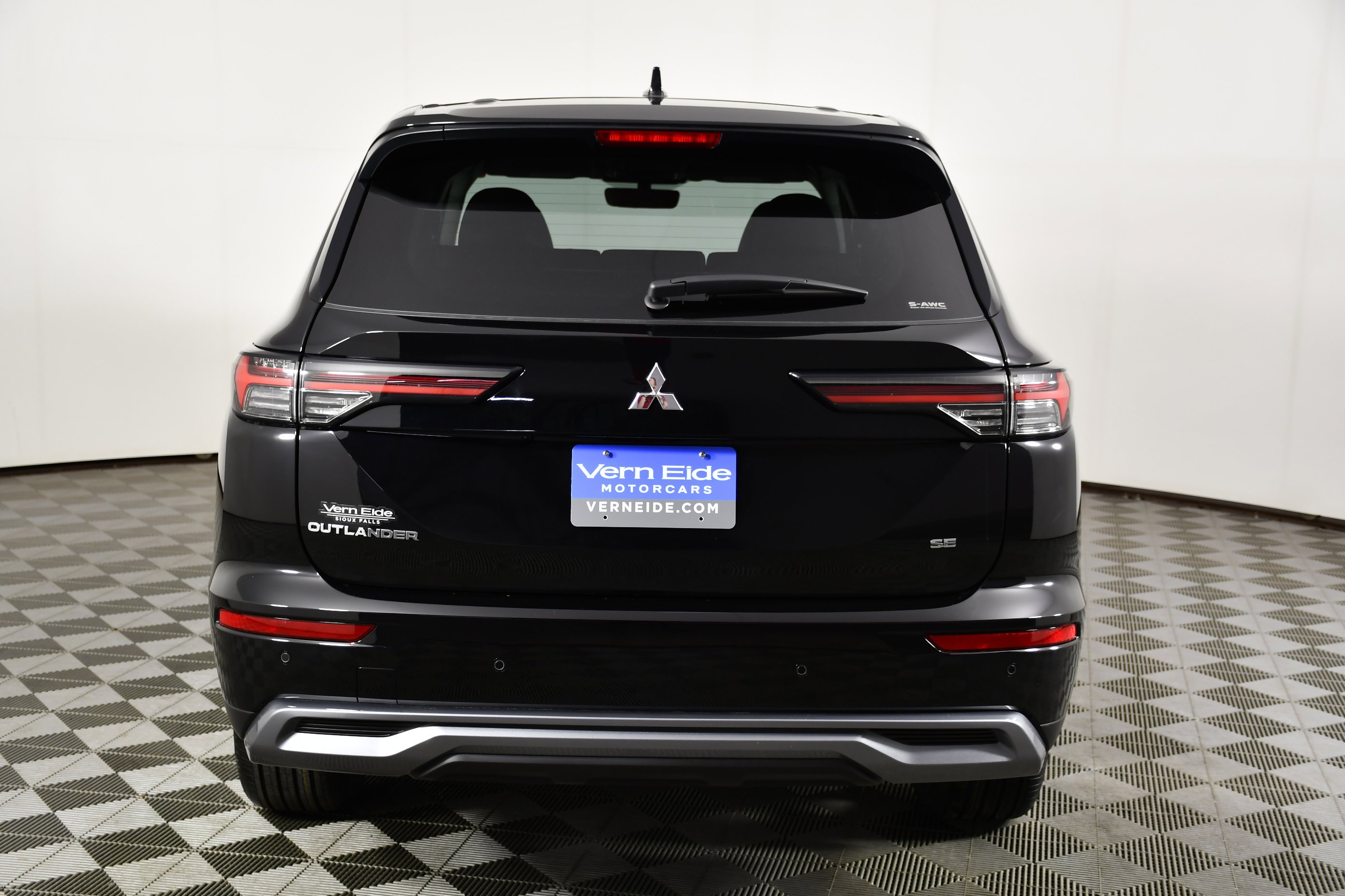 New 2026 Labrador Black Pearl Mitsubishi SE image 6
