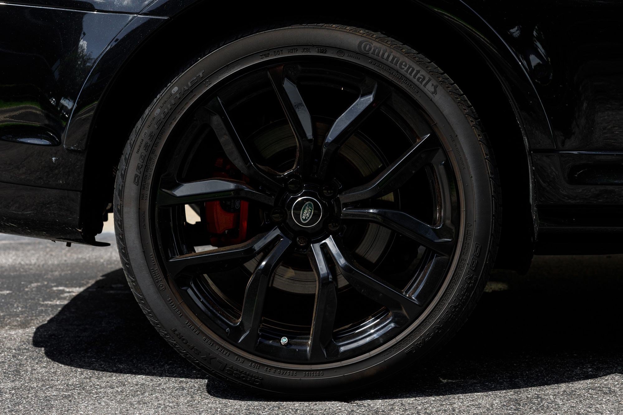 Used 2022 Black Land Rover SVR image 40
