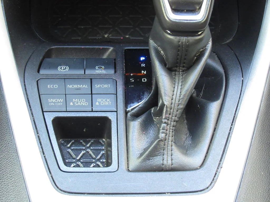 Certified Used 2023 Silver Sky Metallic Toyota XLE Premium image 31