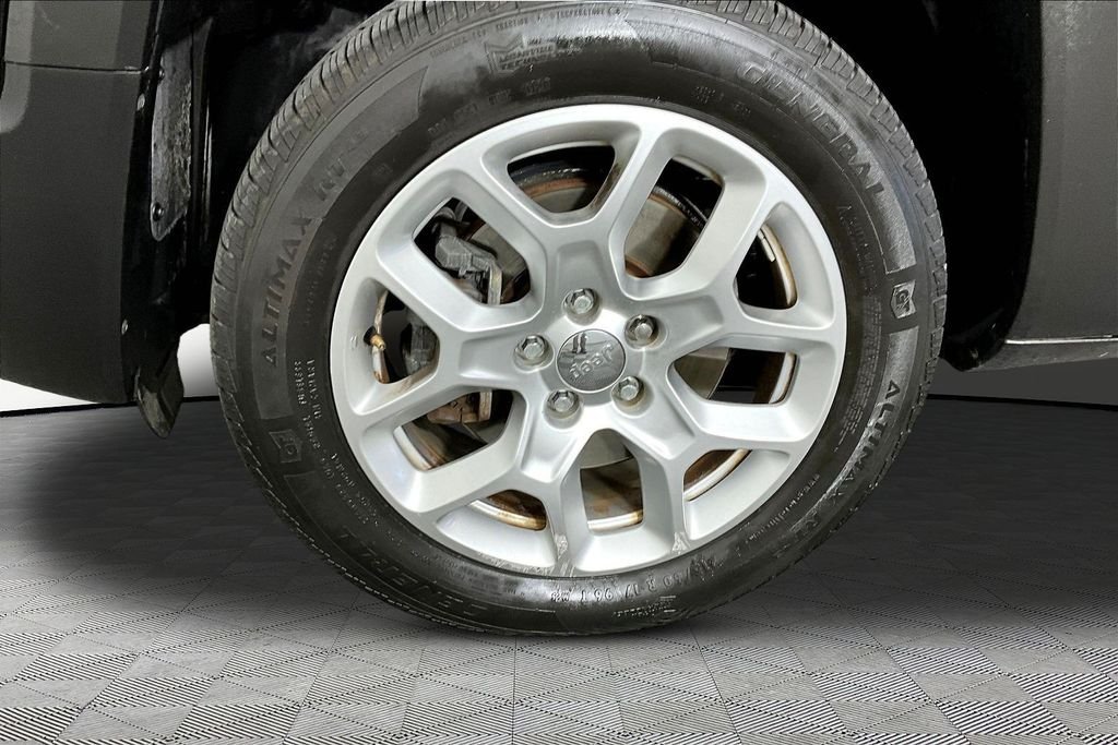 Used 2017 Black Jeep Latitude image 28