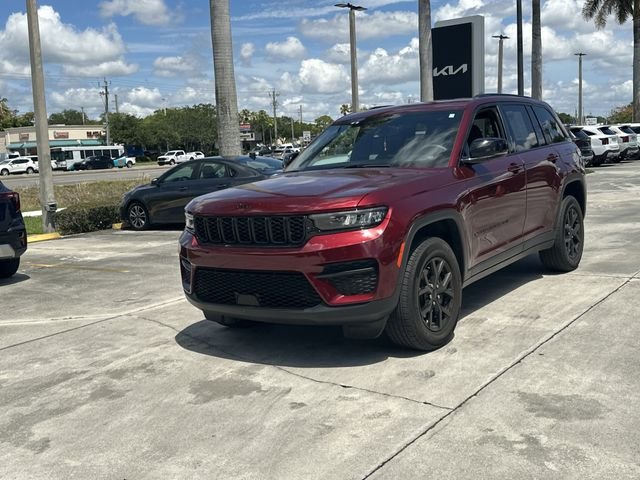 Used 2024 Red Jeep Altitude image 2