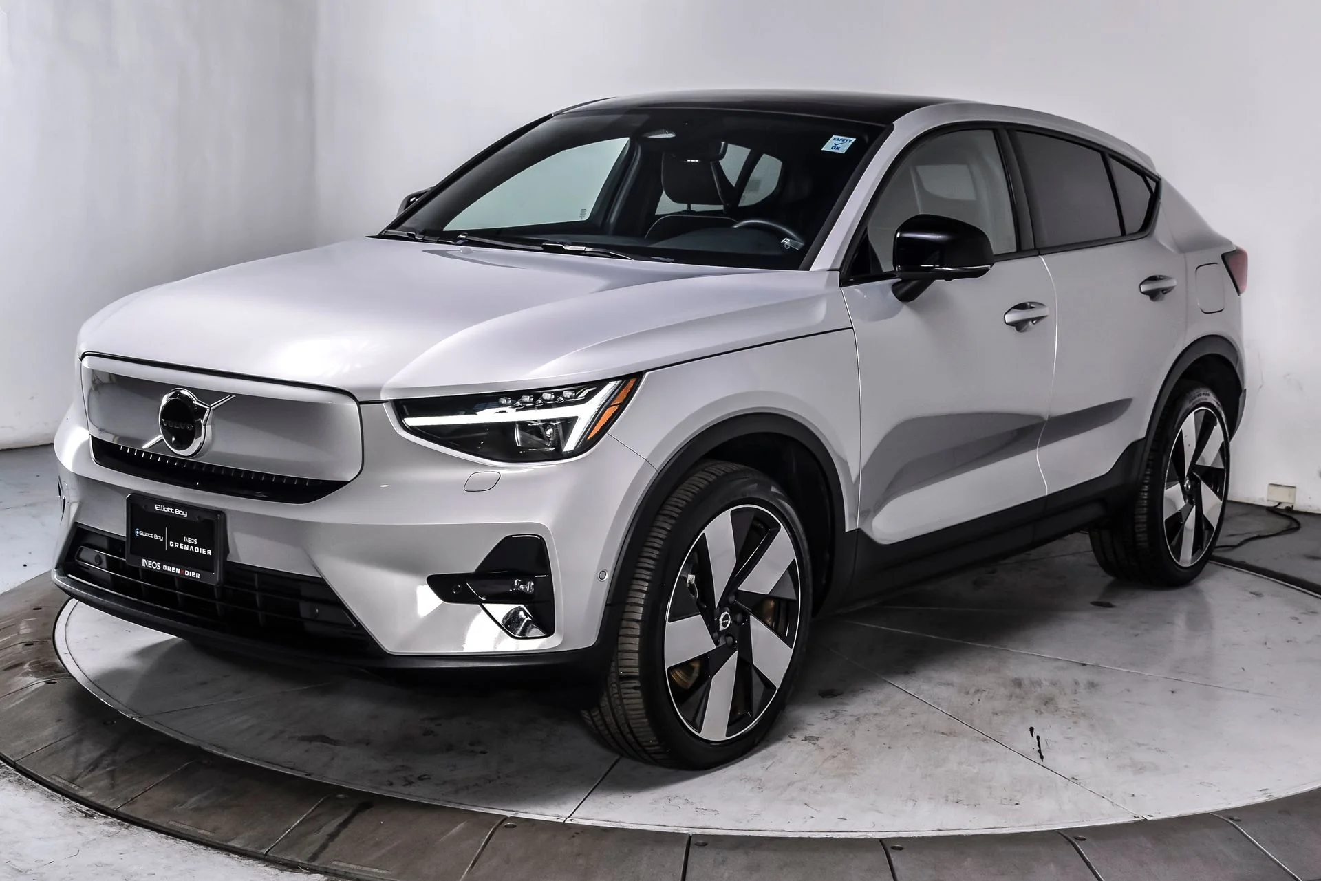 Used 2023 Silver Volvo Ultimate image 3