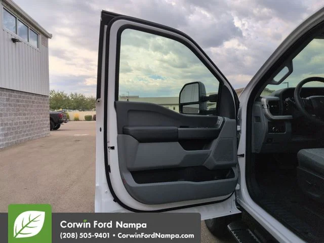 New 2026 Oxford White Ford XLT image 10
