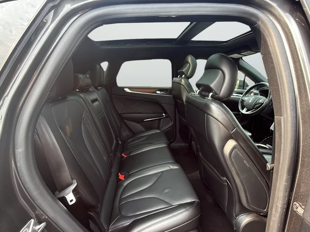 Used 2019 Gray Lincoln Reserve image 25