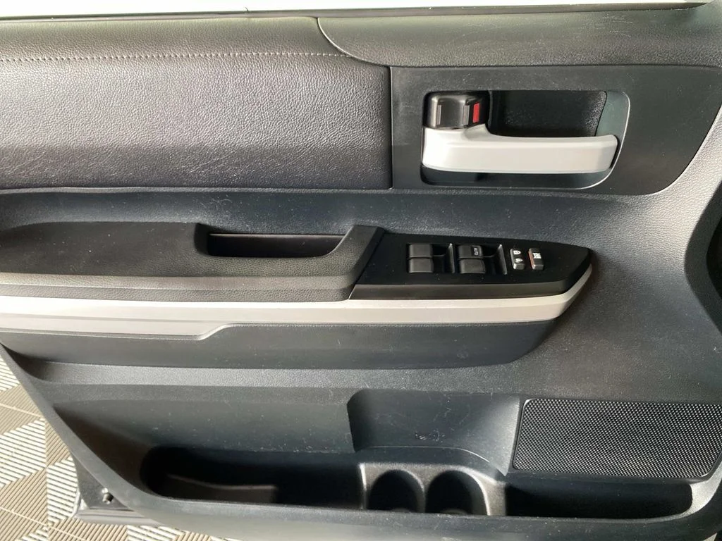 Used 2017 Black Toyota SR5 image 21