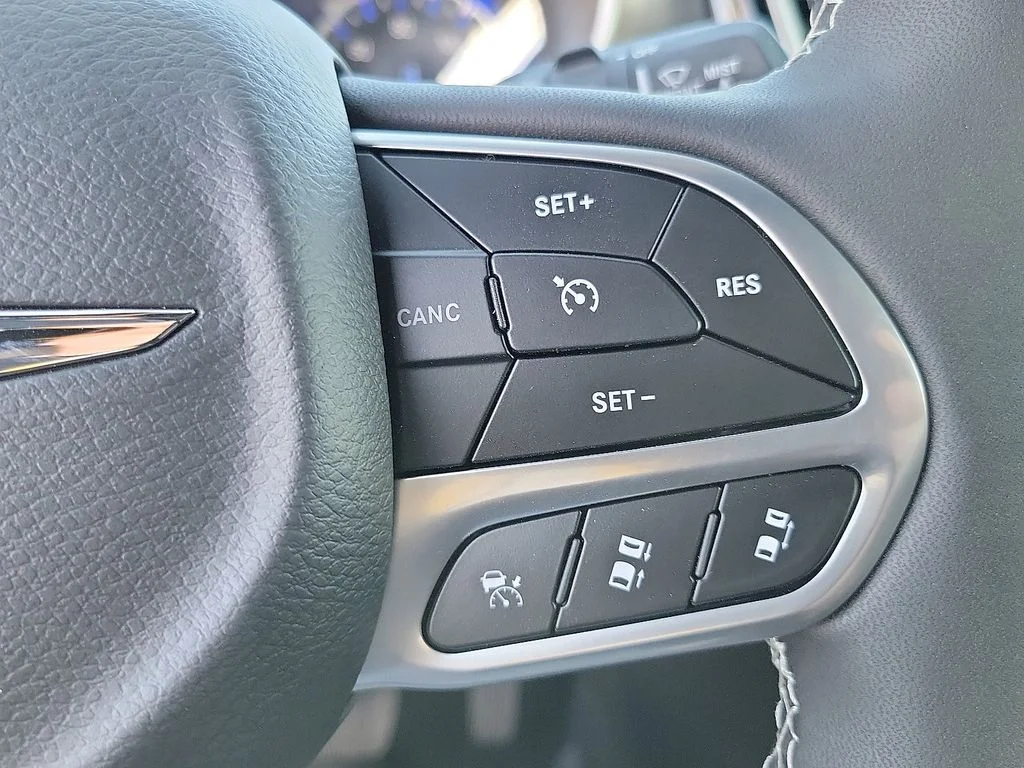 2025 Chrysler Voyager LX - Photo 6