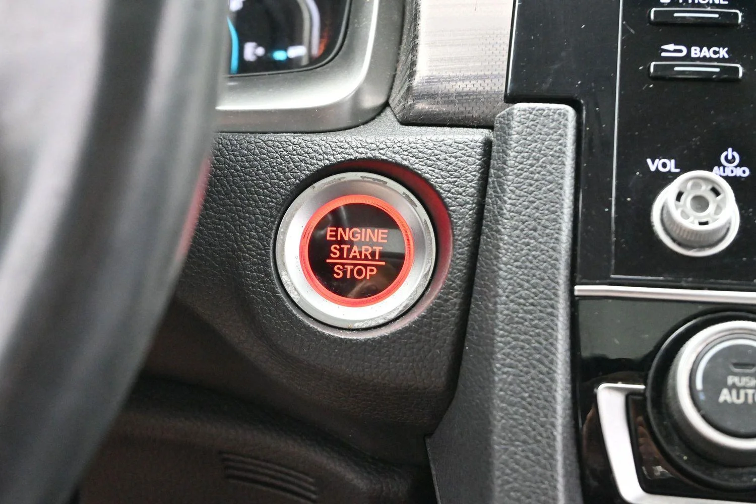 Used 2020 White Honda EX-L image 25