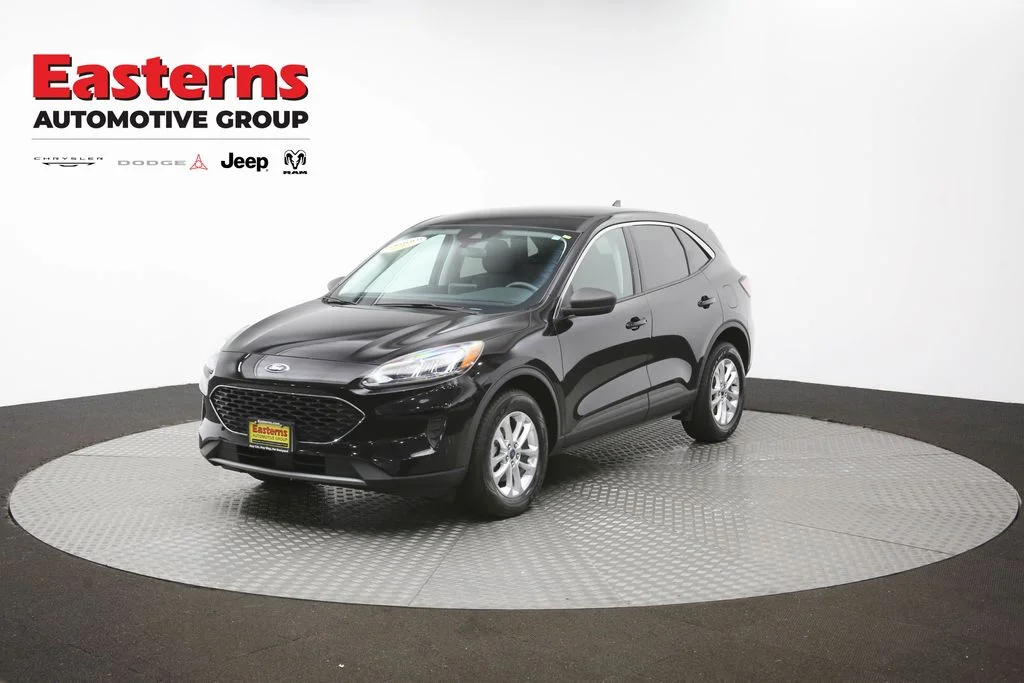 Used 2022 Black Ford SE image 54