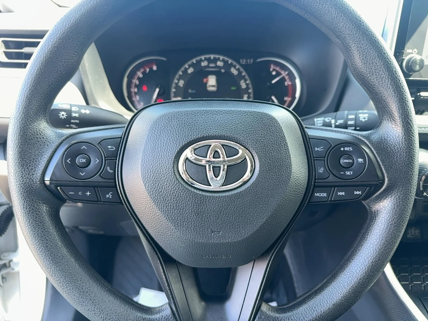 Used 2025 White Toyota XLE image 13