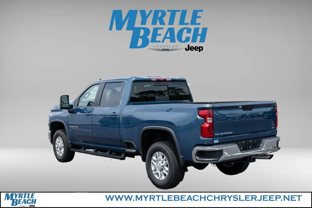 Used 2025 Lakeshore Blue Chevrolet LT image 4